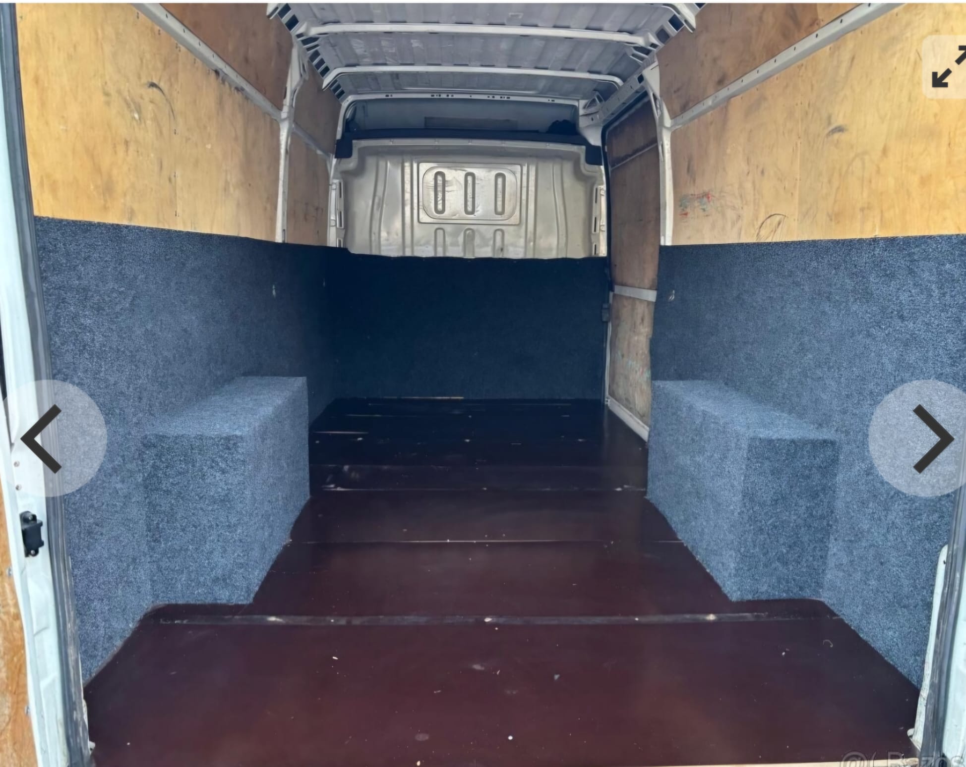 Interiér dodávky Peugeot Boxer Maxi — nákladový prostor